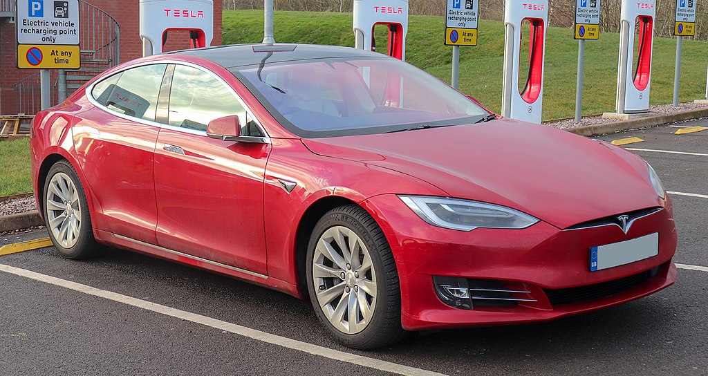 South African Billionaire Elon Musk Agrees To What May Be The Boldest CEO Pay Plan In US Corporate History 3 1024px 2018 Tesla Model S 75D