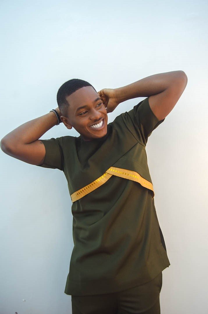 A simple traditional wear to match his sexy smile (Photo credit: Accelerate TV)