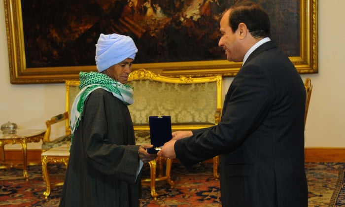 Sisa Abu Daooh receives an award from Egypt's president Sisa Abu Daooh receives an award from Egypt's president