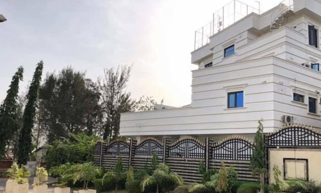 Brand new 8 bedrooms with maximum comfort in Abuja.