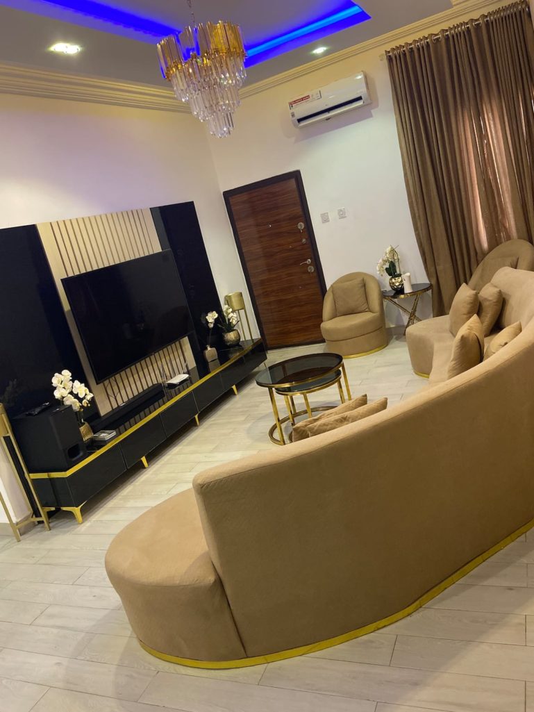 A tastefully furnished and luxurious 4-bedroom duplex