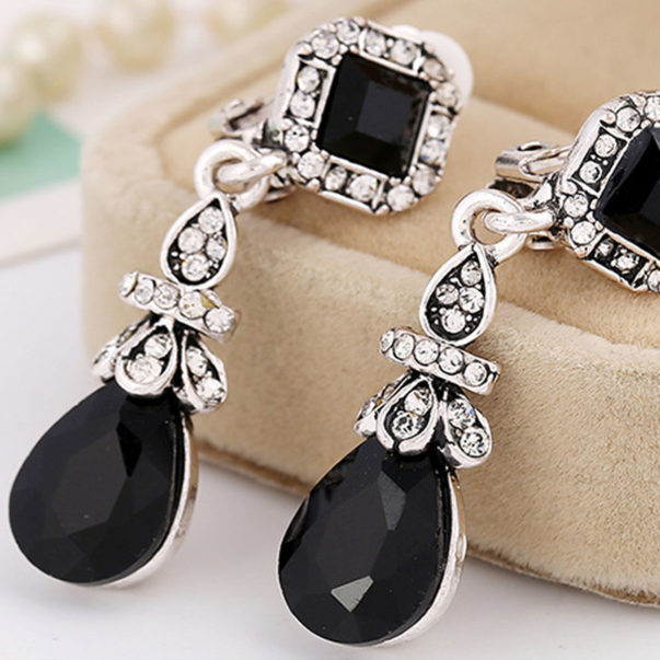 Black Waterdrop Design Rhinestone Detail Ear Clip