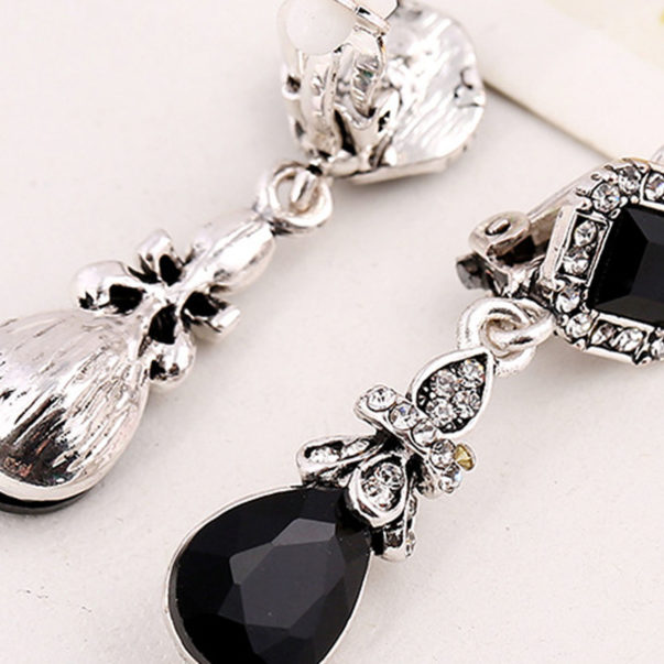 Black Waterdrop Design Rhinestone Detail Ear Clip