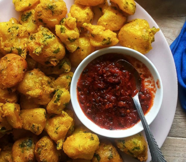 Easy Garlic Viazi Karai With a Sweet Chilli Sauce By upishi101