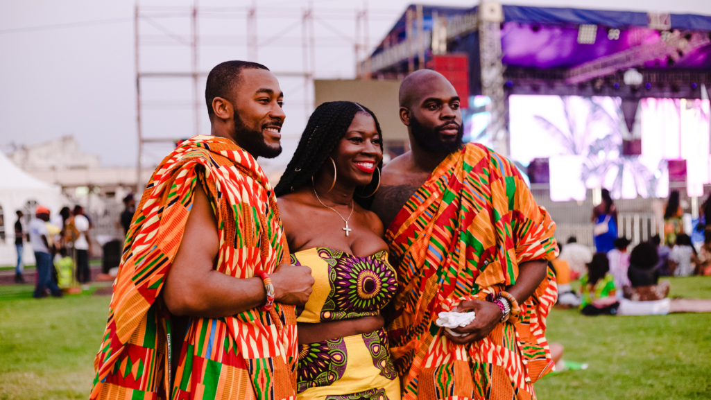 Ghanian women wearing Kente cloth  African clothing, African dance, African